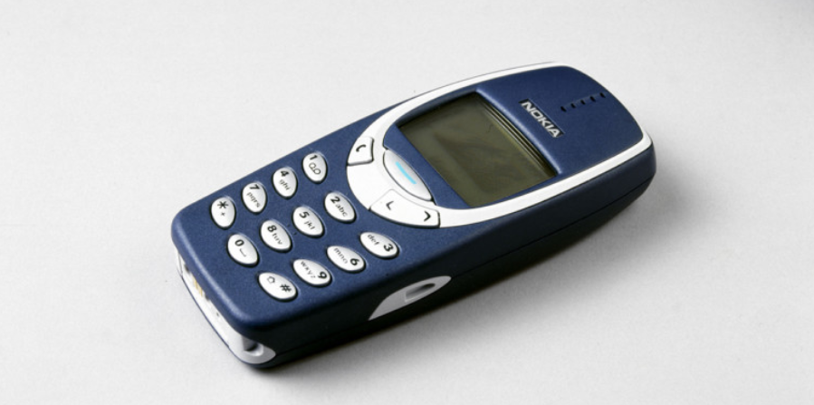 曾经的王者《诺基亚3310》，20年已过去，如今已成砖头