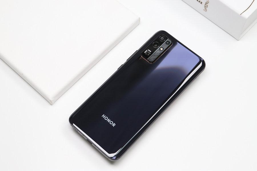 荣耀30详细评测：价格更低的标准版，综合体验怎么样？