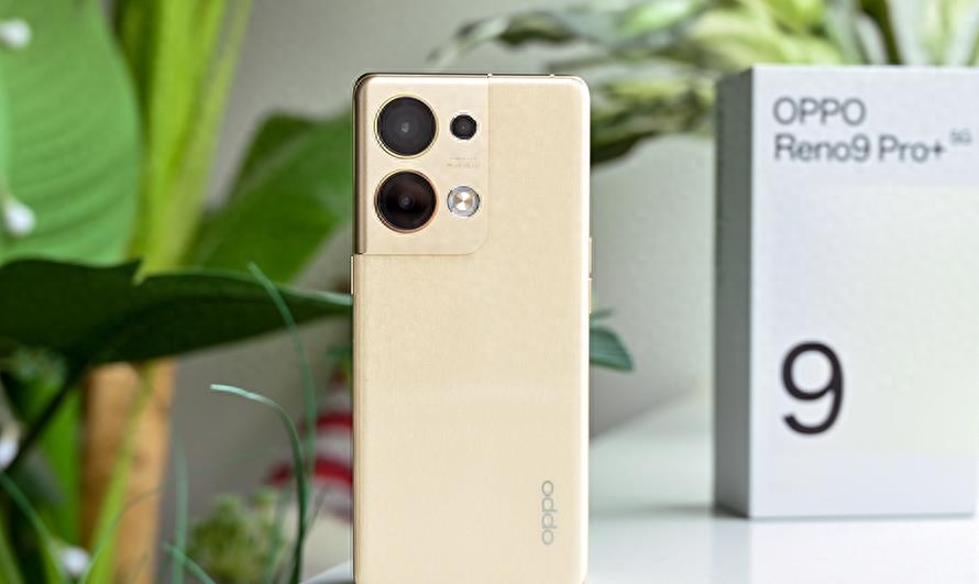 OPPO Reno9 Pro+上手体验,握持手感很轻薄,人像拍摄很美
