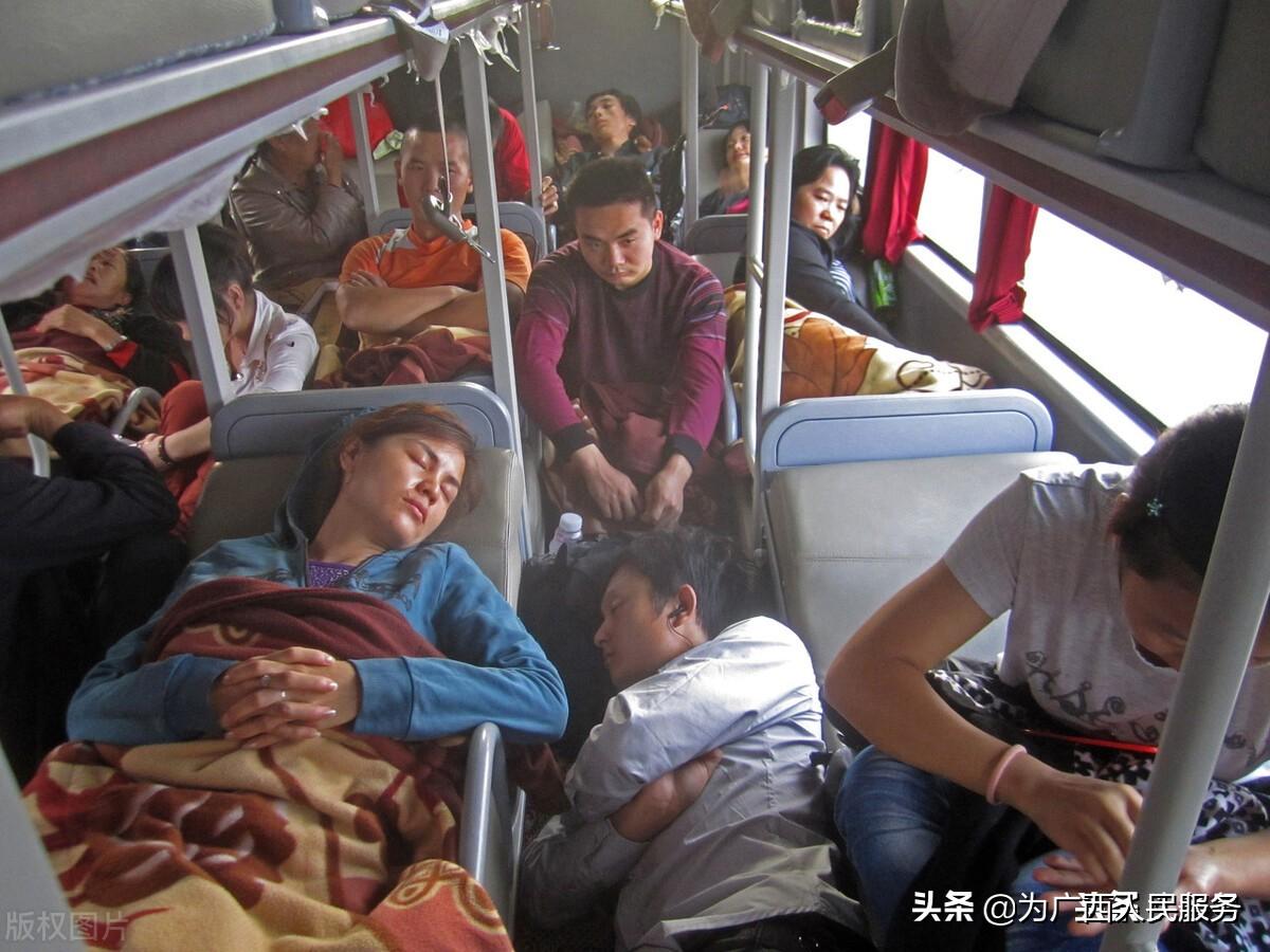 那个年代，坐上广西的卧铺车下广东进厂，最怕的就是臭袜子味了