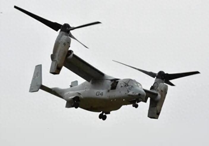 美澳菲军演对中国叫阵,结果发生重大意外,一架载23人运输机坠毁