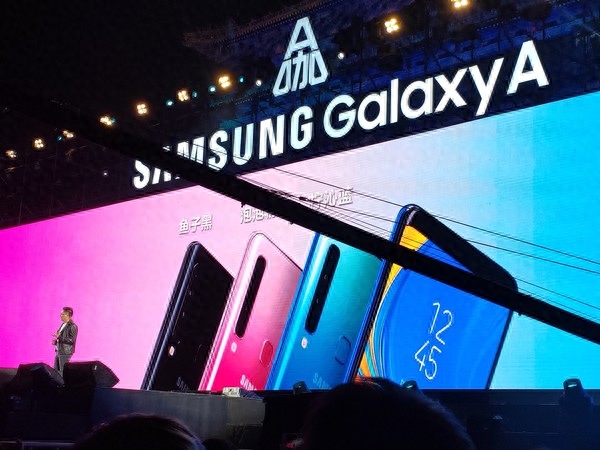 3499元!三星发布全球首款四摄手机A9s