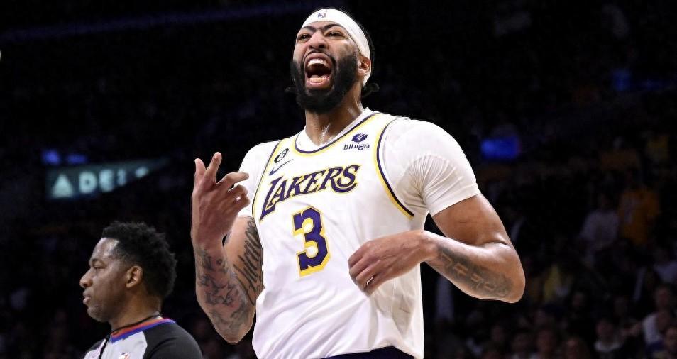 关键护框，浓眉出战38分钟，18中12砍下26分19篮板5助攻2盖帽