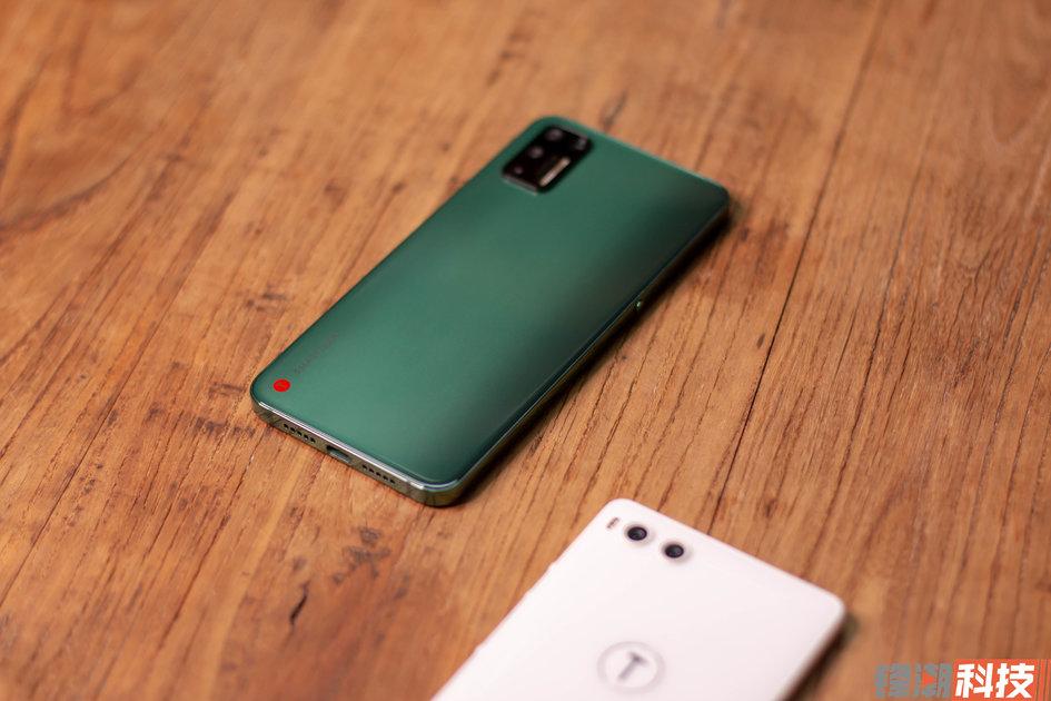 坚果 Pro 3 评测：灵魂人物退场之后的坚持与妥协