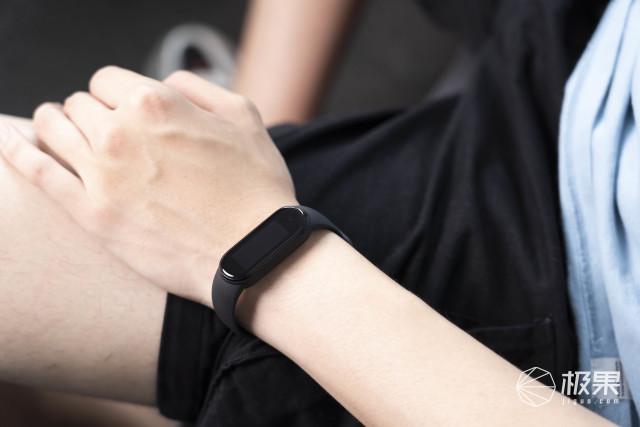 小米手环5上手体验:智能手环里的“水桶机”,更丰富也更实用