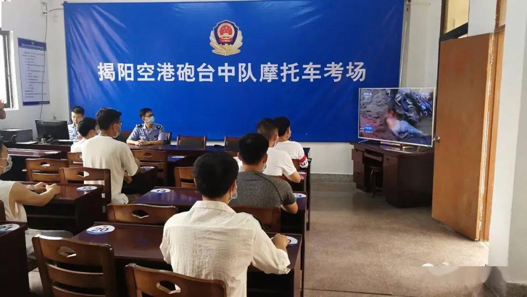 摩托车驾照D、E、F能用到几岁？交警：3种驾照的年龄限制不同