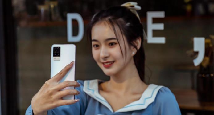 2021最值得入手的4部好手机,内行人公认的强,看看你用了哪部?