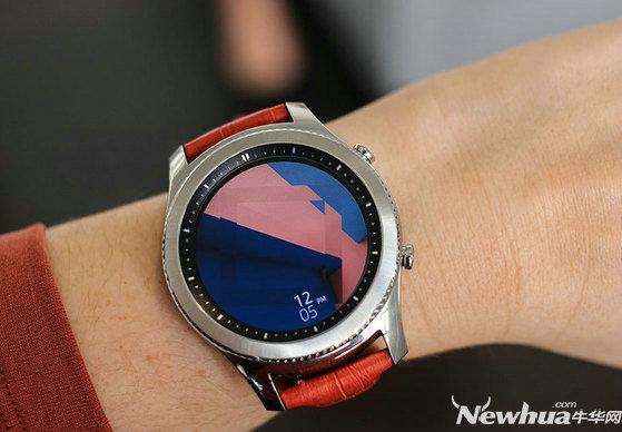 三星Gear S3评测：支持移动支付和GPS的小众智能手表