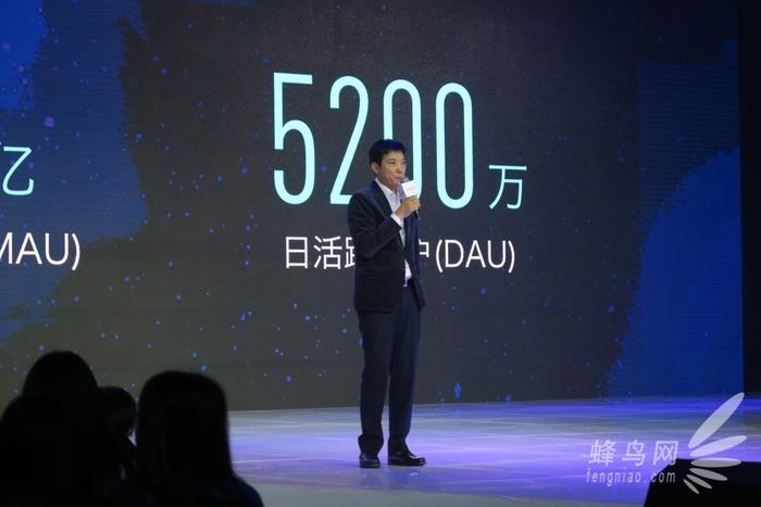 双2100万像素售价3499 美图V4手机发布