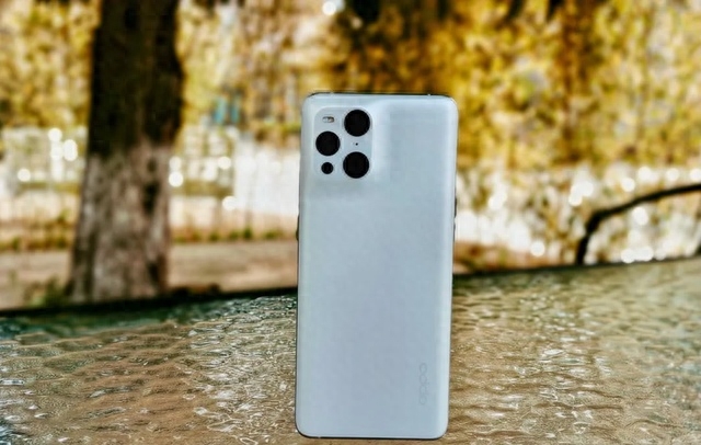 2022年oppofindx3现在还值得买吗?性价比怎么样