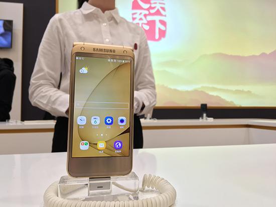 翻盖土豪手机三星W2017发布:售价约2万