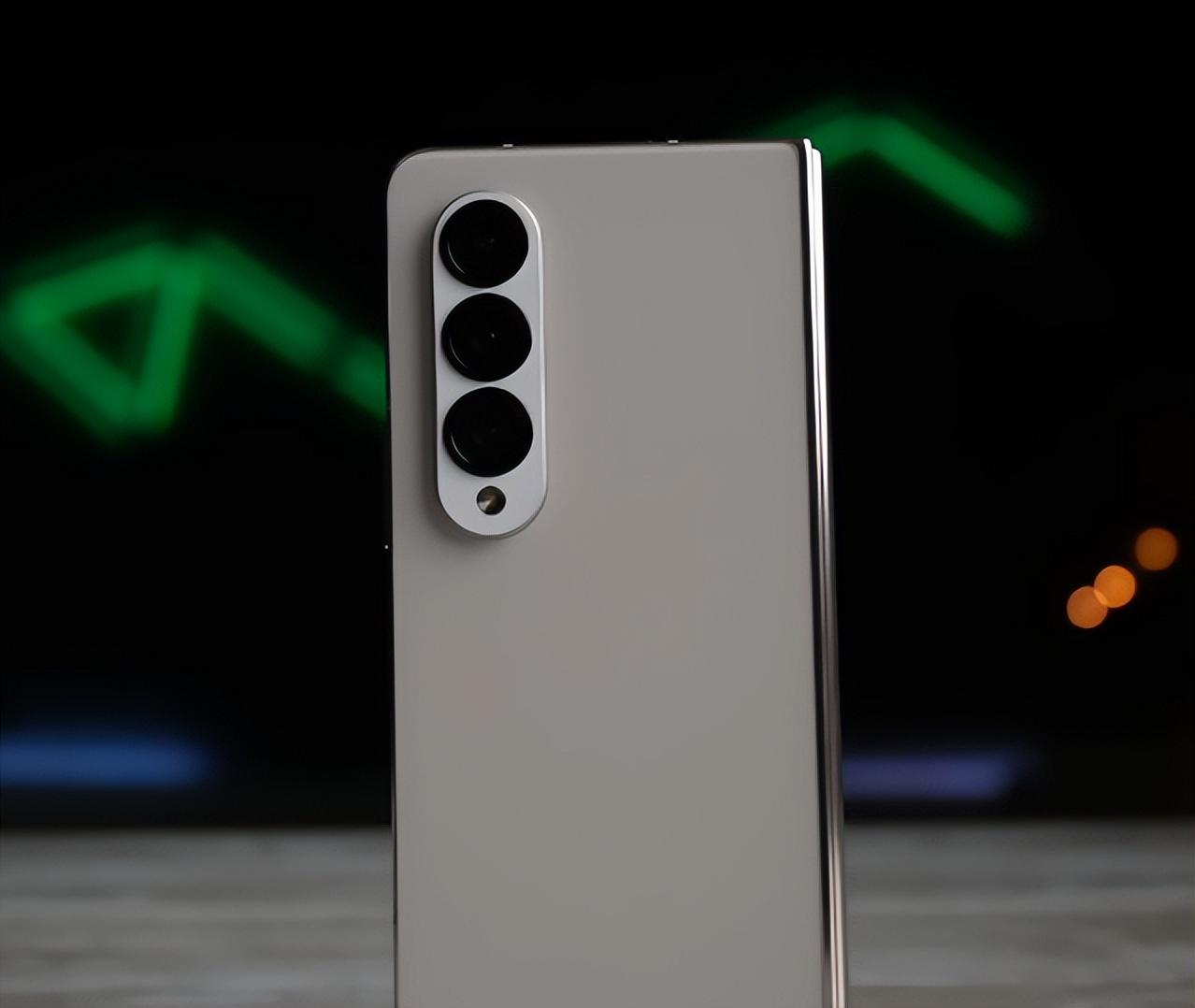 三星GalaxyZFold4民间评测，定价12999元的折叠屏，仍是行业标杆