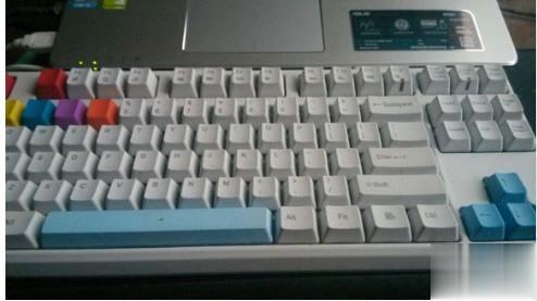 笔记本接键盘怎么弄（笔记本外接键盘怎么放）