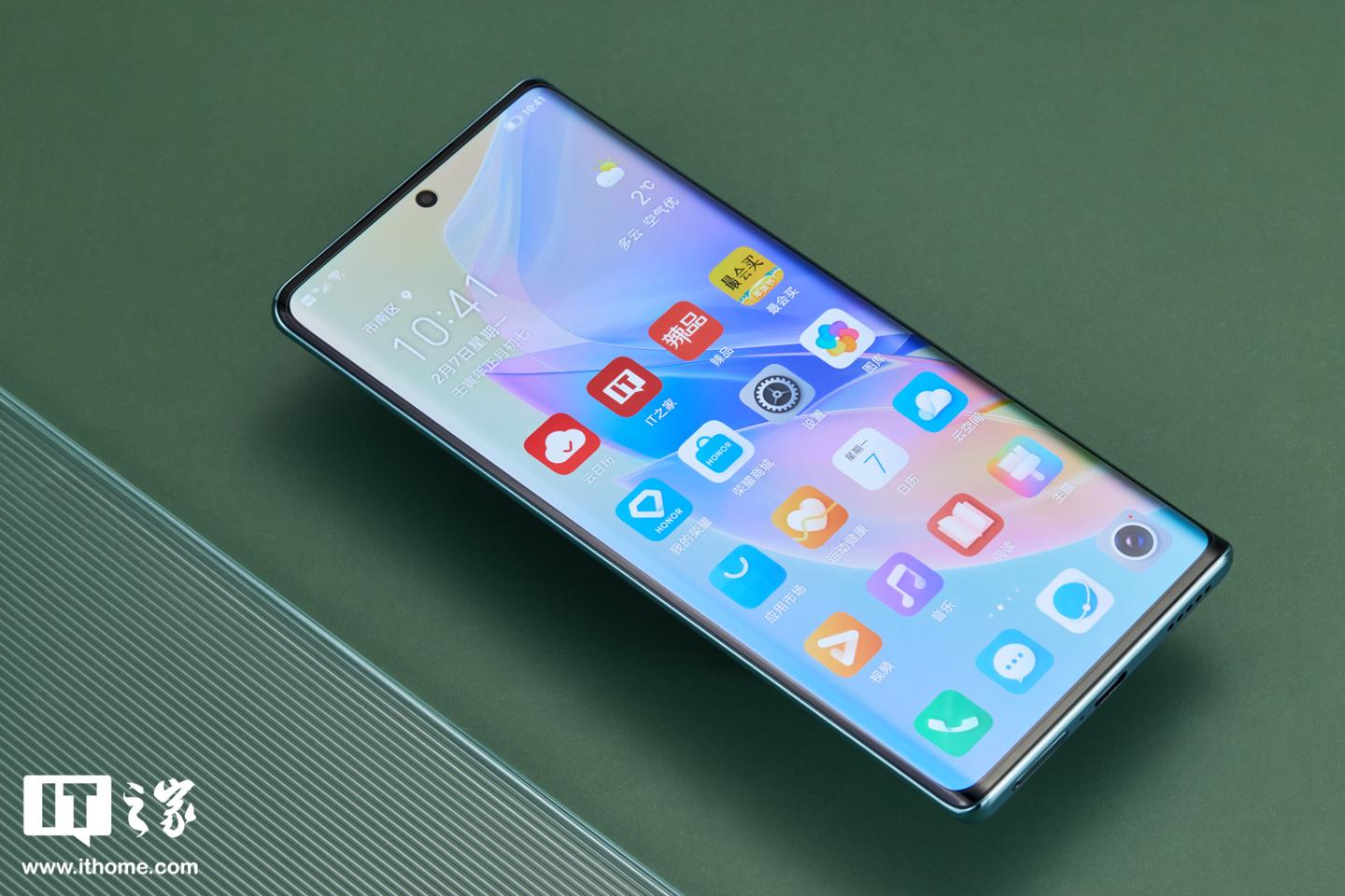 2199元起，荣耀60 SE正式开售：120Hz双曲屏 + 6400万Vlog相机