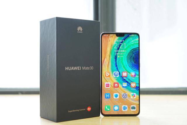 现在华为Mate30和华为Mate30 Pro手机，哪款更好用，更值得入手？
