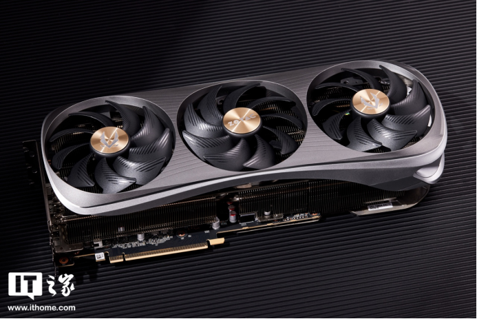 索泰 RTX4090 AMP EXTREME AIRO 显卡评测：炫光似水，性能如火