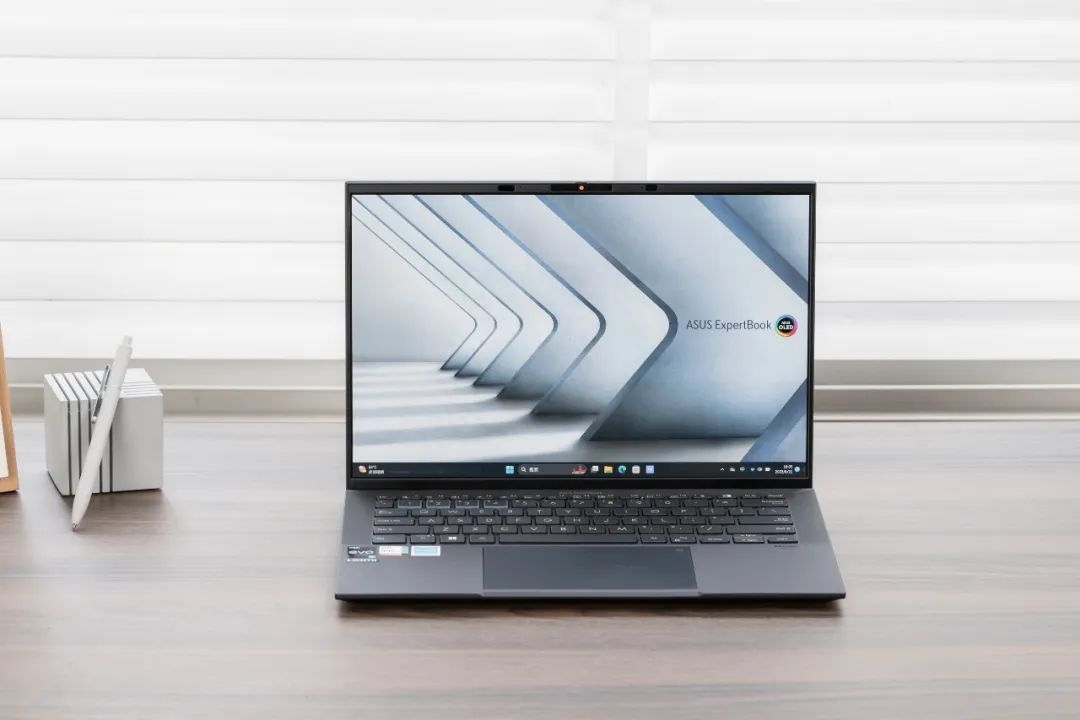 安全和极致轻薄兼顾!990g华硕破晓Air 14英寸商务本评测