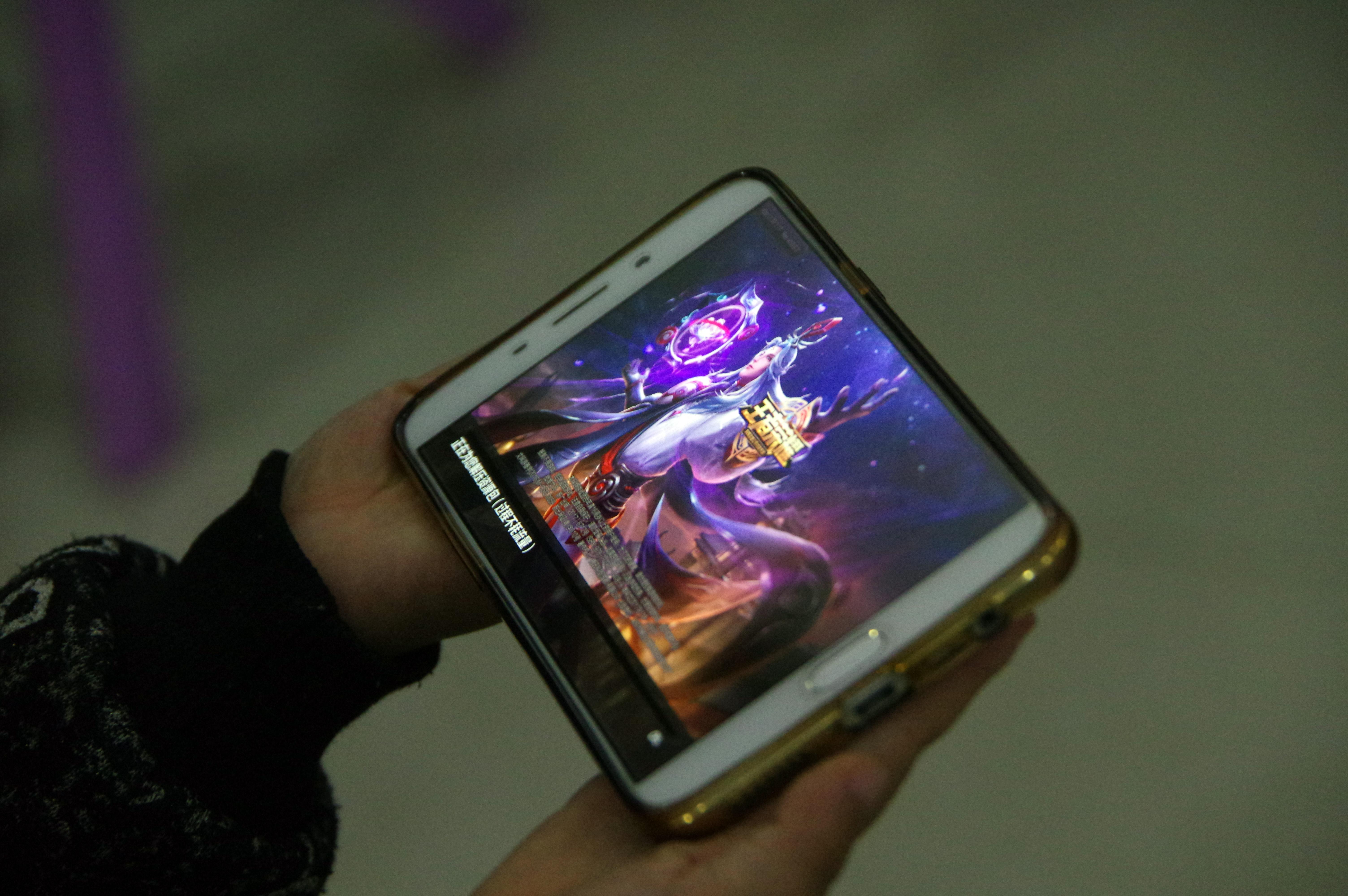 腾讯游戏向多平台追究账号租卖背后：如何防止绕过“防沉迷”？