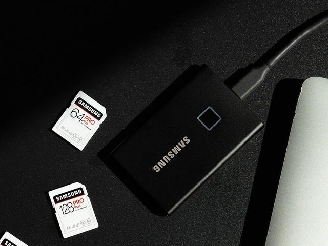 必买：想买个硬盘存上万张照片 应该怎么选？