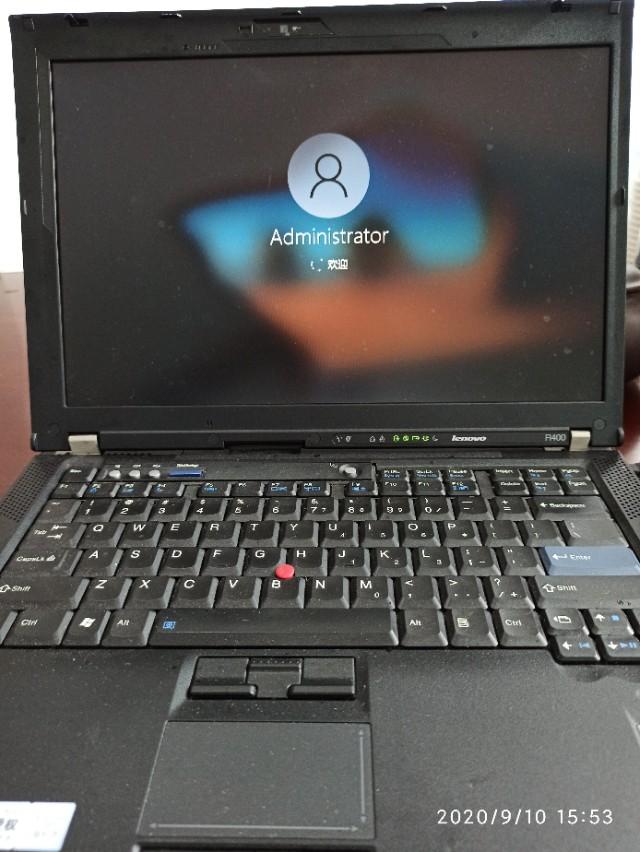 今天把一台11年的老笔记本安装上win10，卡卡的
