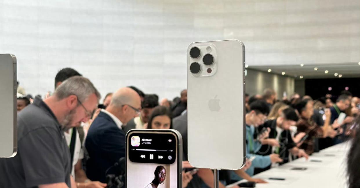 超值抢购!500元差价!iPhone15 vs 华为Mate60 Pro,你会选谁?