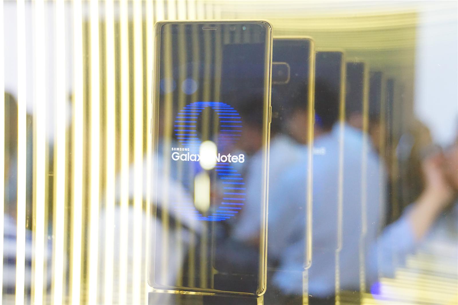 三星Note 8上手:暴强屏幕搭配S Pen,变焦双摄逆天