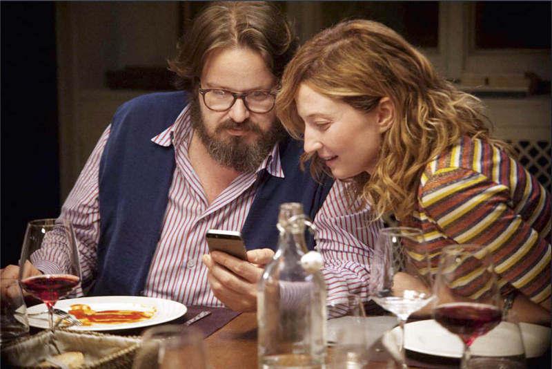 确定关系后，男人在前3个月发的短信更多，女人6个月后发的短信更多