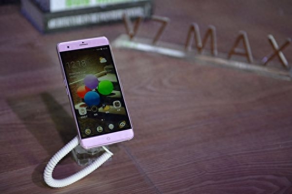 侧面指纹:ZTE 中兴 发布 A910 / V7 MAX 手机