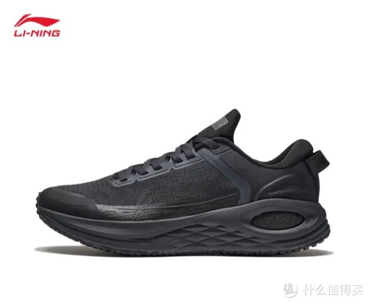 作为男士，怎么都要备一双黑色通勤跑鞋！给大家推荐几款值的