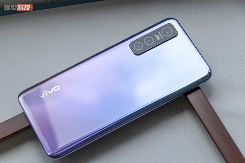 轻盈机身打造唯美手感,vivo Y73s给你全新5G体验