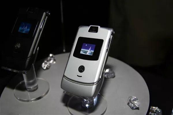 450元:一代翻盖神机重出江湖!画面销魂