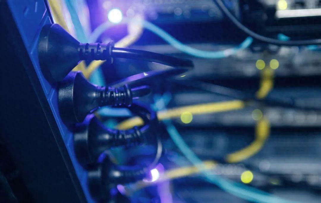 电脑突然黑屏？这几步帮你排查问题