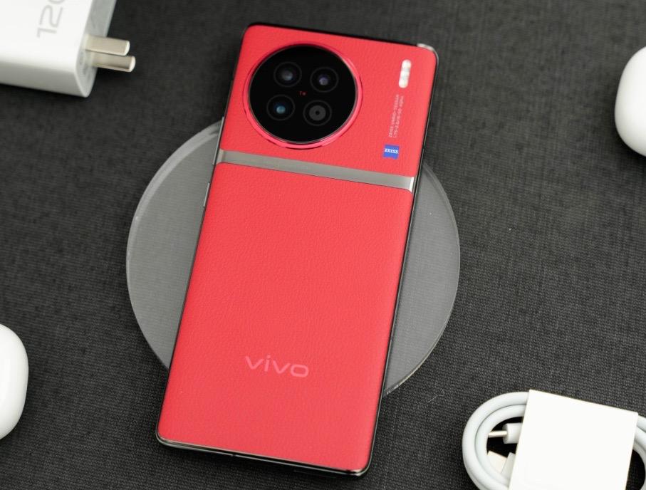 最新手机好评TOP10：vivo第三，华为第二，黑马诞生