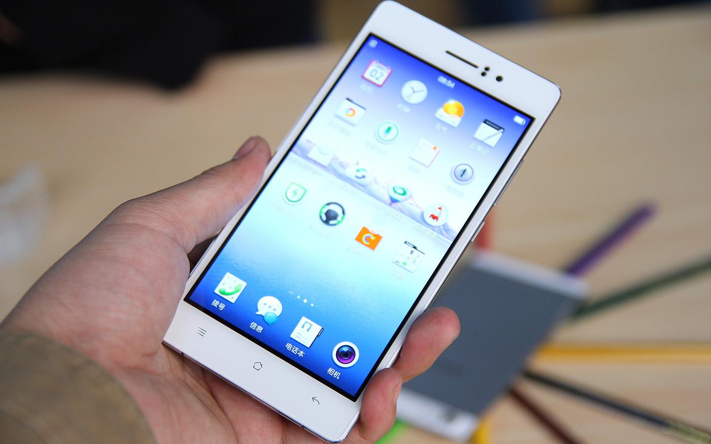 4.85mm全球最薄智能机 OPPO R5现场体验