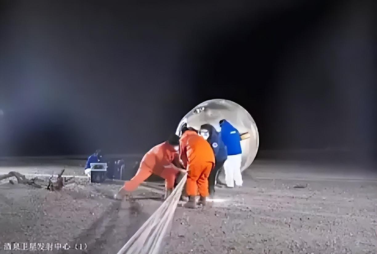神舟十四号平安返回！落地后为啥要人工锯开降落伞绳？