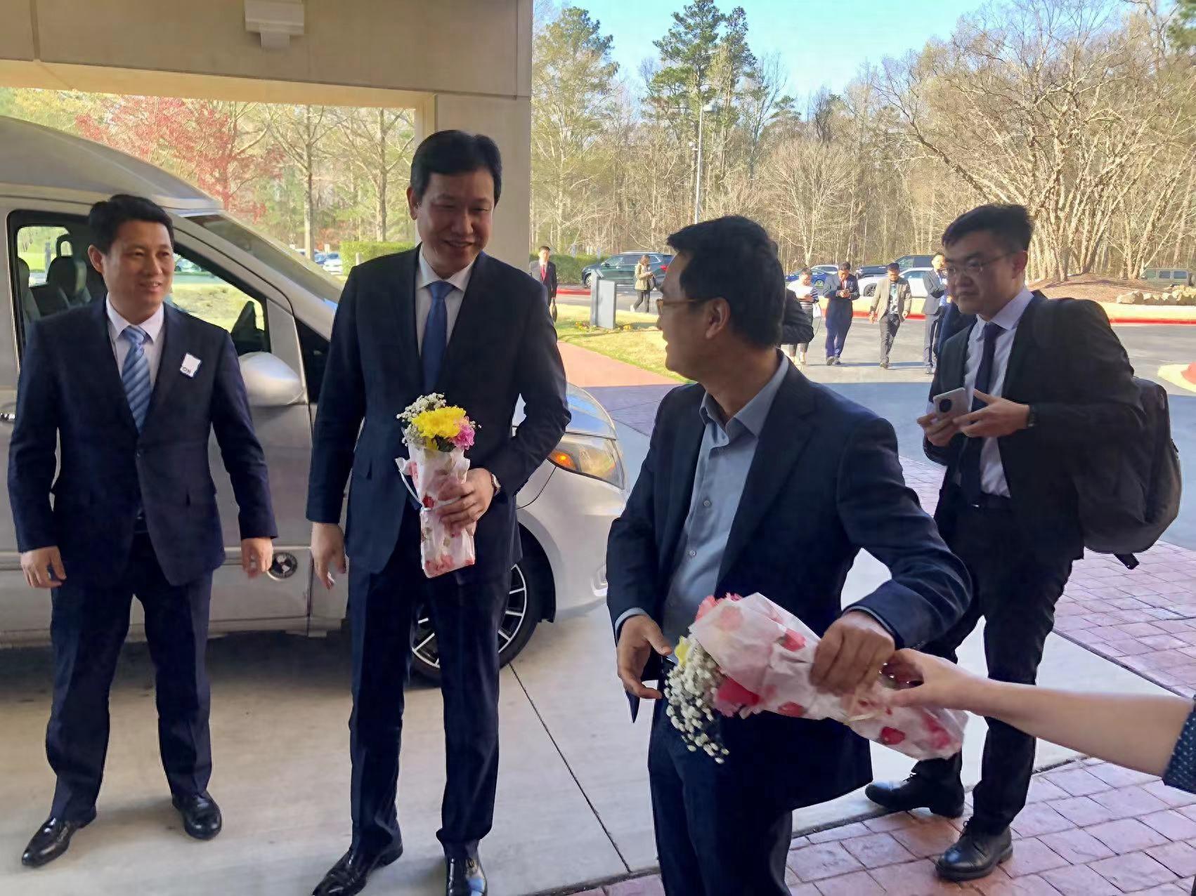 国际新闻：中国辽宁省代表团考察联想公司美国总部