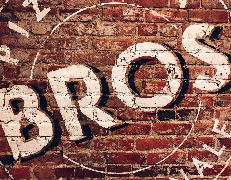 “哥们儿”的英文表达是my brother？不太行…