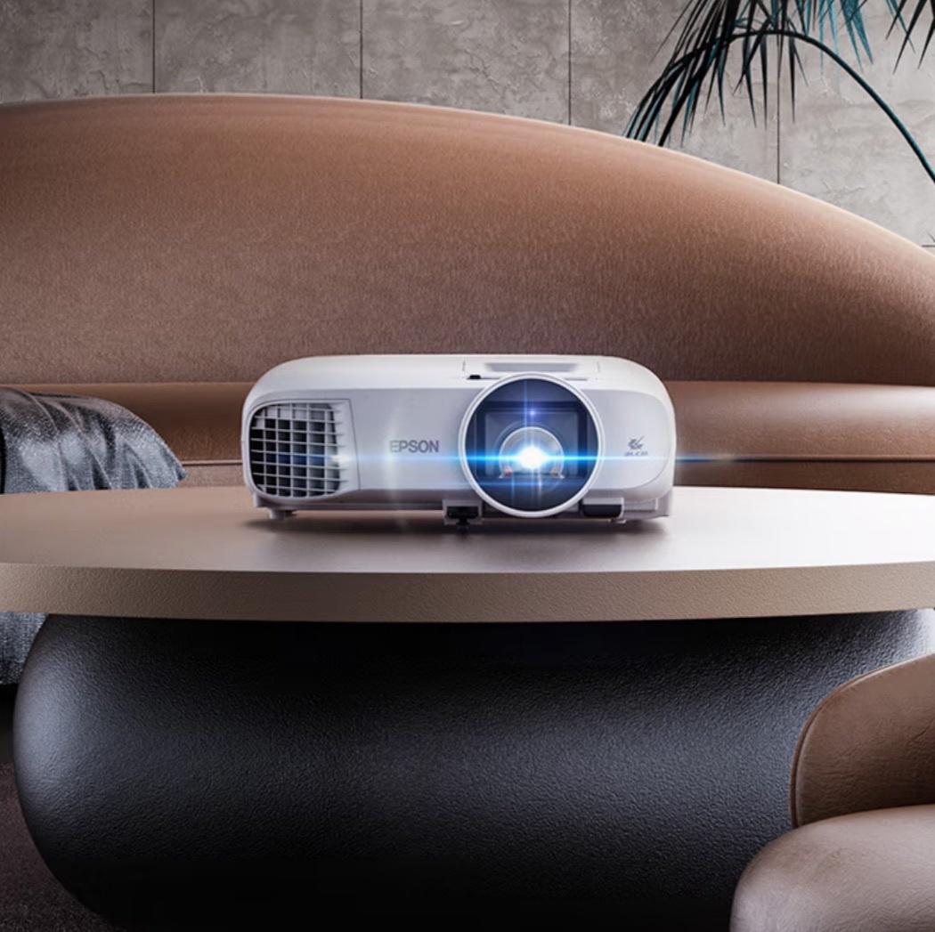 2700流明 +3LCD技术:爱普生投影仪3899元24期免息