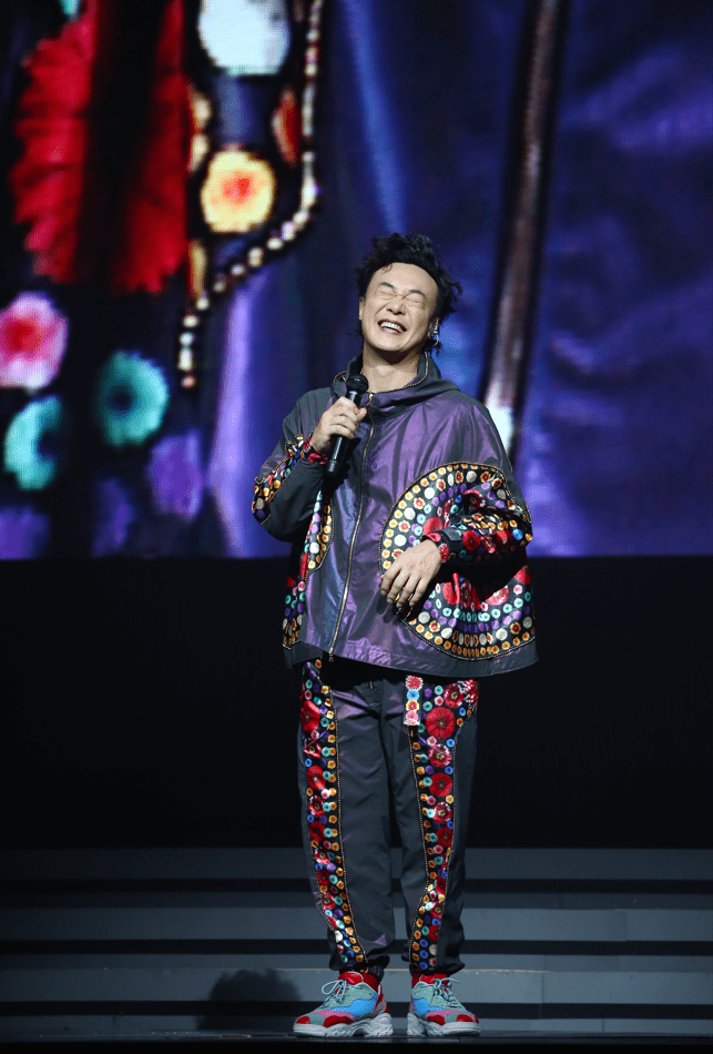 Eason陈奕迅第14场演唱会清唱《浮夸》，安可后返场粉丝满意而归