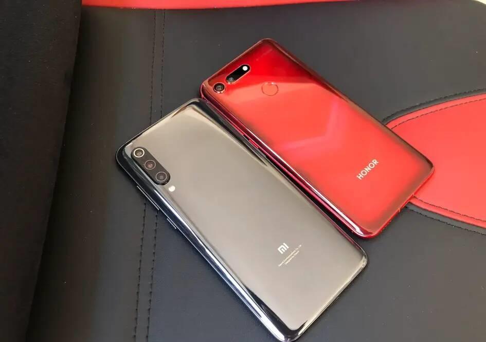 现在回头看，小米9和荣耀V20你会怎么选？