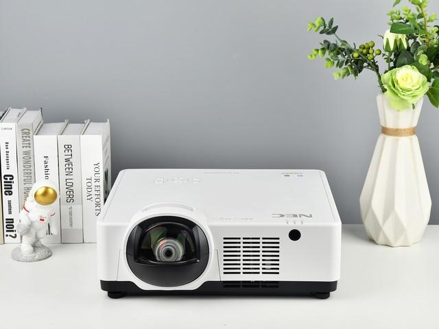 激光投影机该如何评价 实测这款投影机给你答案