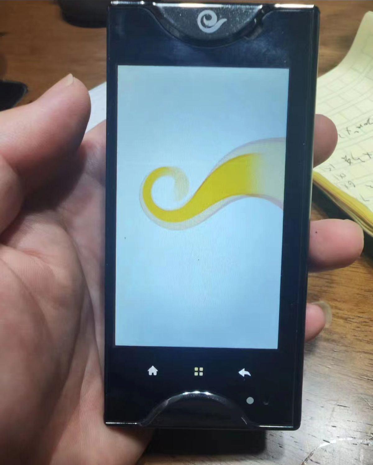 十年前的“折叠屏”手机你见过吗？如今二手只要100块