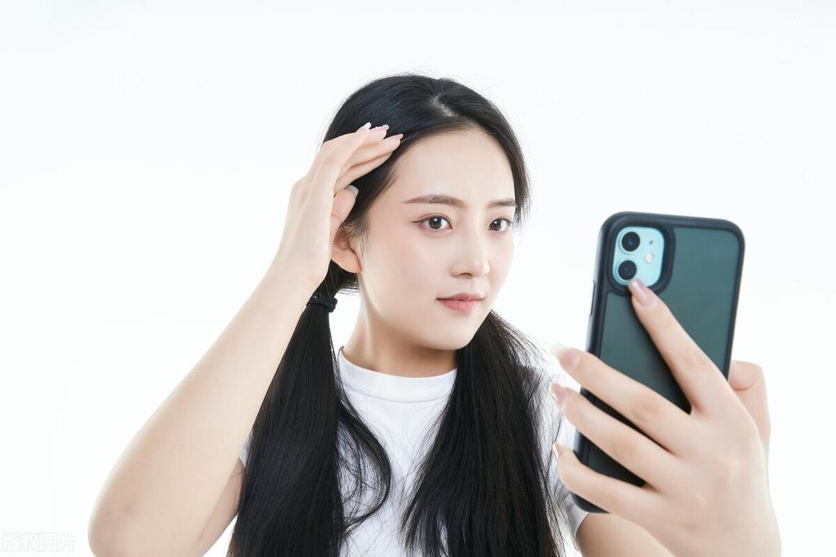 苹果狂热！女生为何钟爱苹果手机？内行人调查揭秘