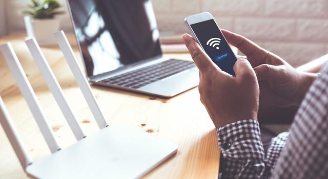 路由器不用插网线，宽带师傅教你「无线桥接」，WIFI信号覆盖满屋