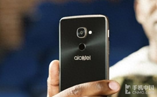 虽然微软逐步放弃了wp系统,但这款手机却可以用Win10