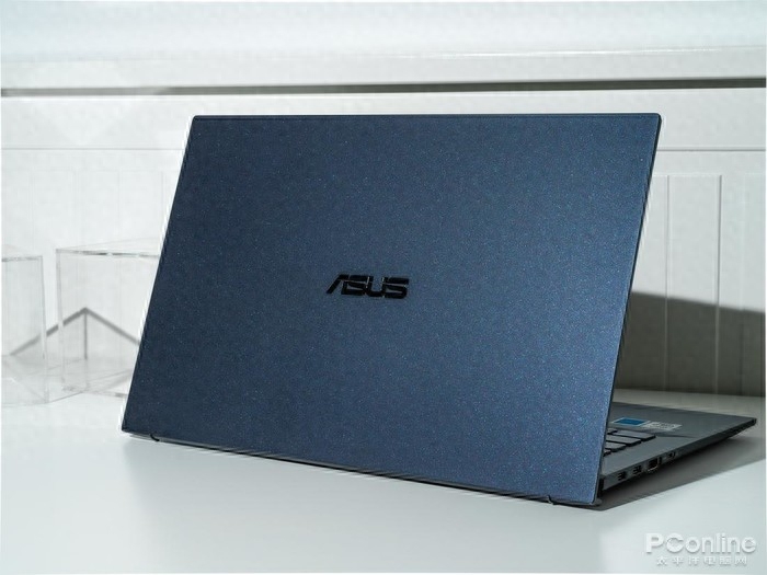 极致便携的代价是什么 不足1kg商务本的全面评测