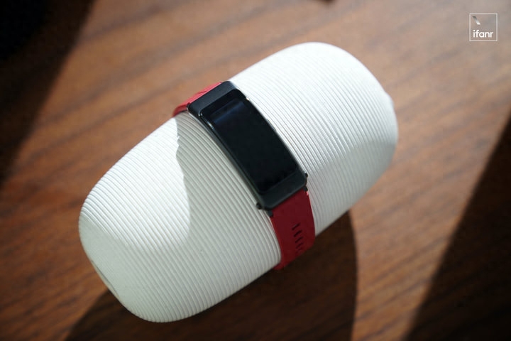 华为手环 B6 体验:拥有「多重人格」的手环,能让你放下偏见吗?