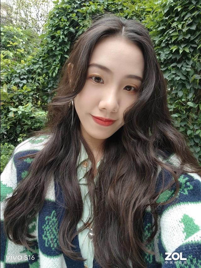 小姐姐喜欢玩自拍？这3款影像好机晚上自拍也清晰