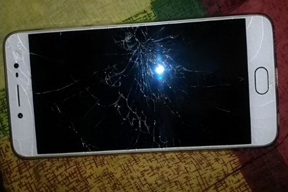 手机换屏幕需要多少钱？