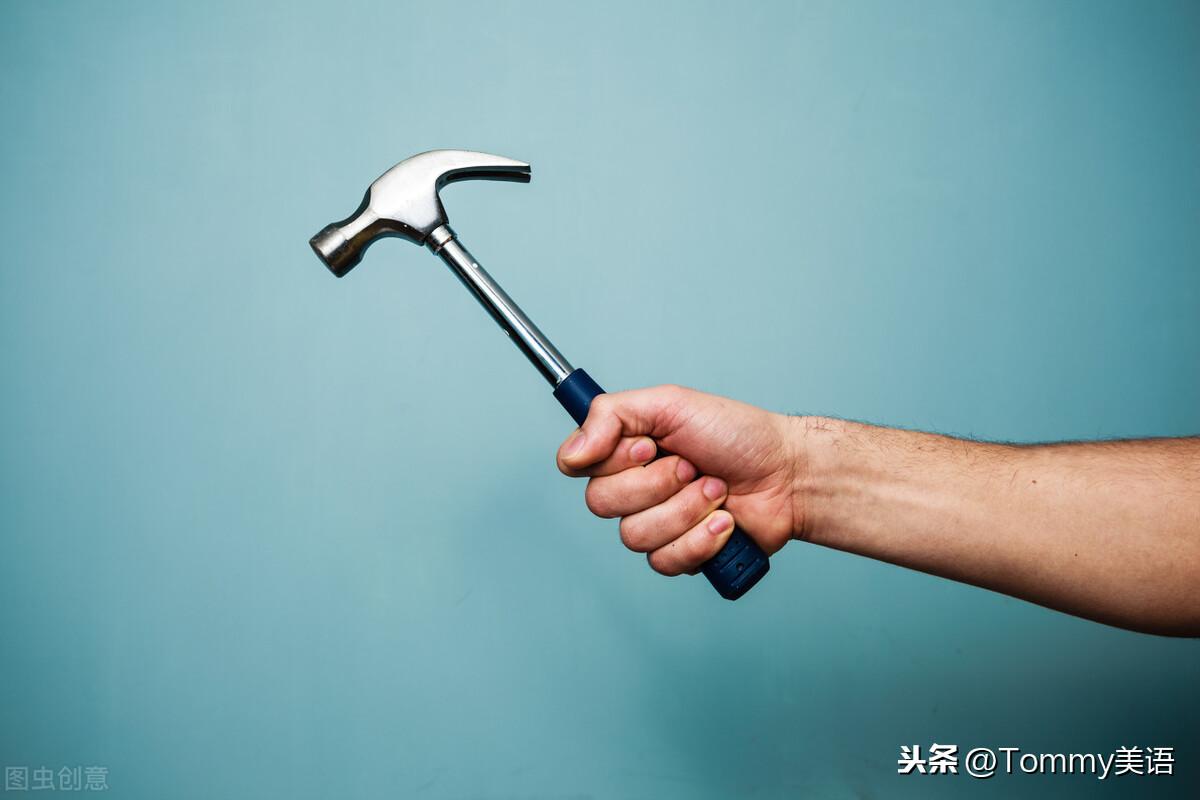 每天记一个单词（第3451）hammer